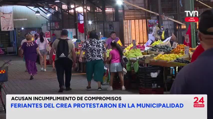 Feriantes del CREA protestaron en la Municipalidad de Talca