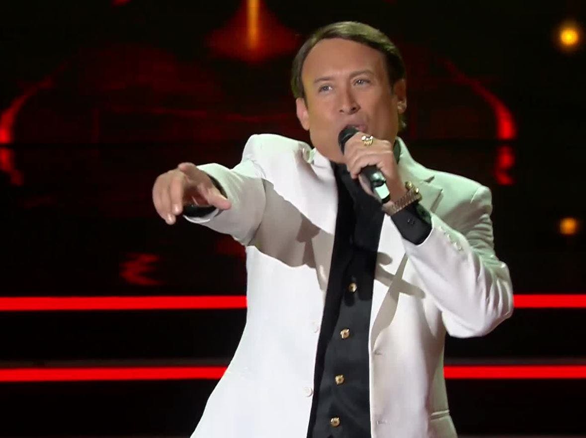 Paul Anka y su elegancia se presentan esta noche en "Mi nombre es"