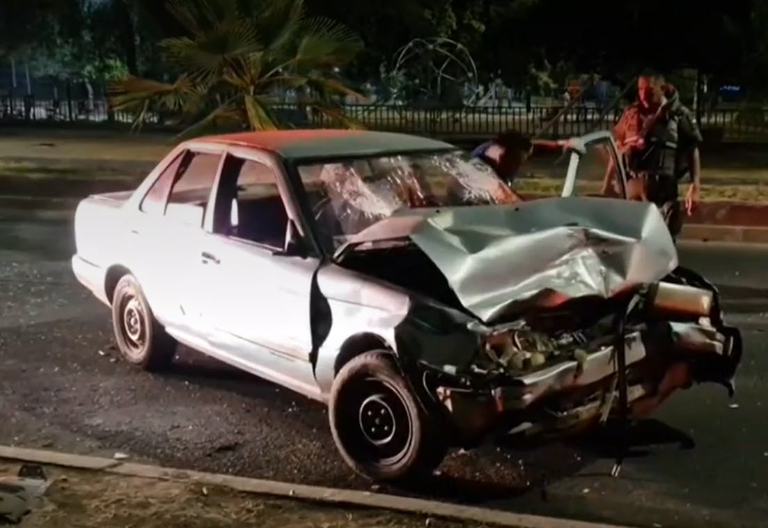 Banda dedicada al robo de autos chocó tras escapar de Carabineros en Quinta Normal