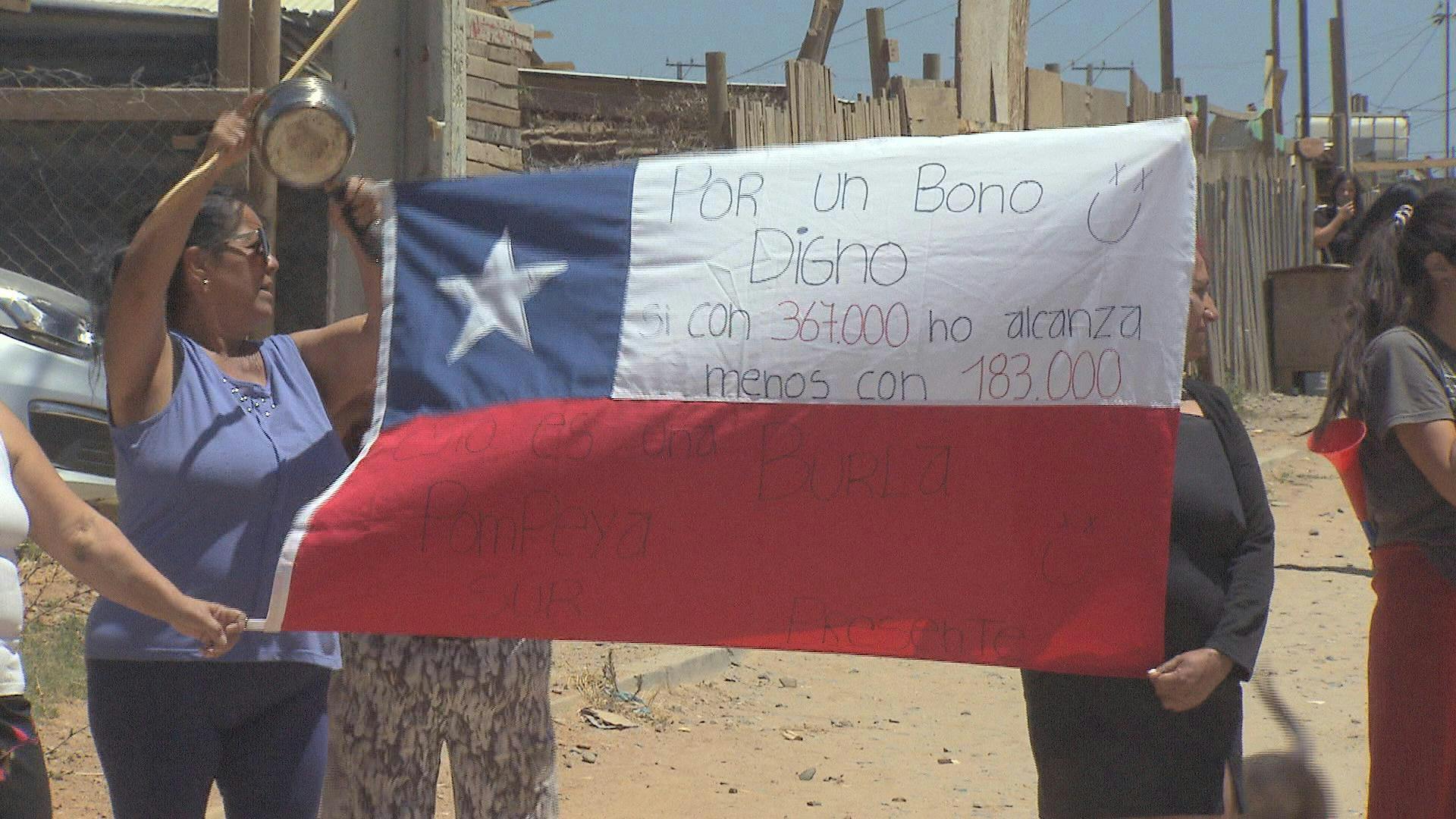 Damnificados del mega incendio comenzarán huelga de hambre, exigen bono de acogida indefinido y universal