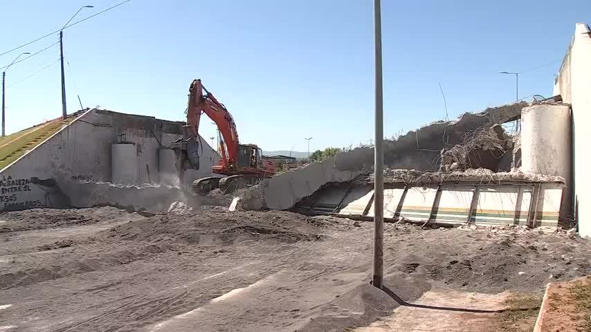 Retiran Puente Mecano en Talcahuano