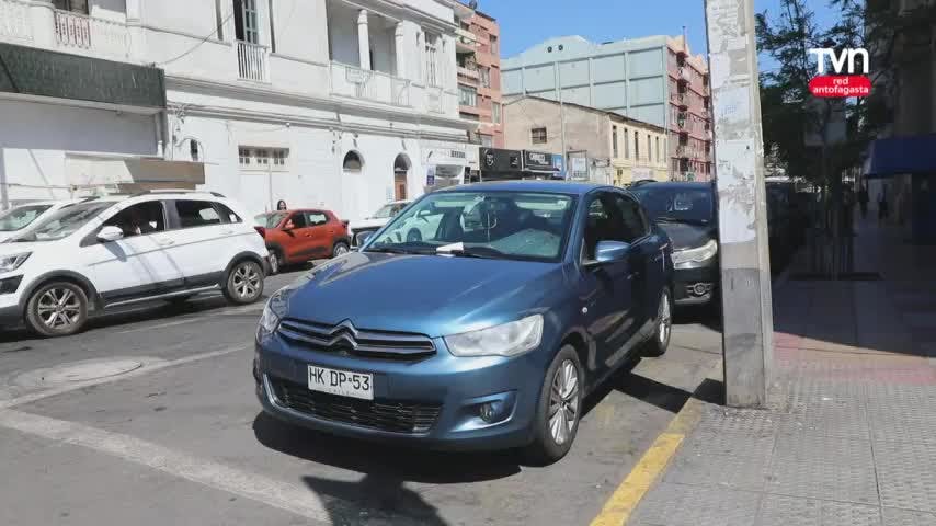 Cursa 34 multas  por autos mal estacionados en sector Plaza Colón.