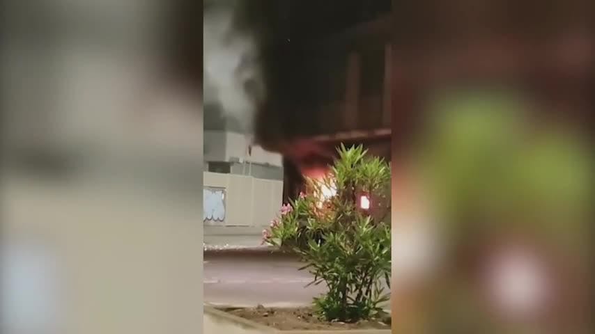 Incendio afectó a cafetería en Concepción: bodega terminó destruida
