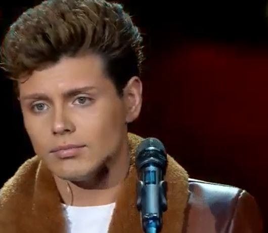 Hinchada oficial de Luis Miguel llegó a apoyar a su doble en "Mi nombre es"