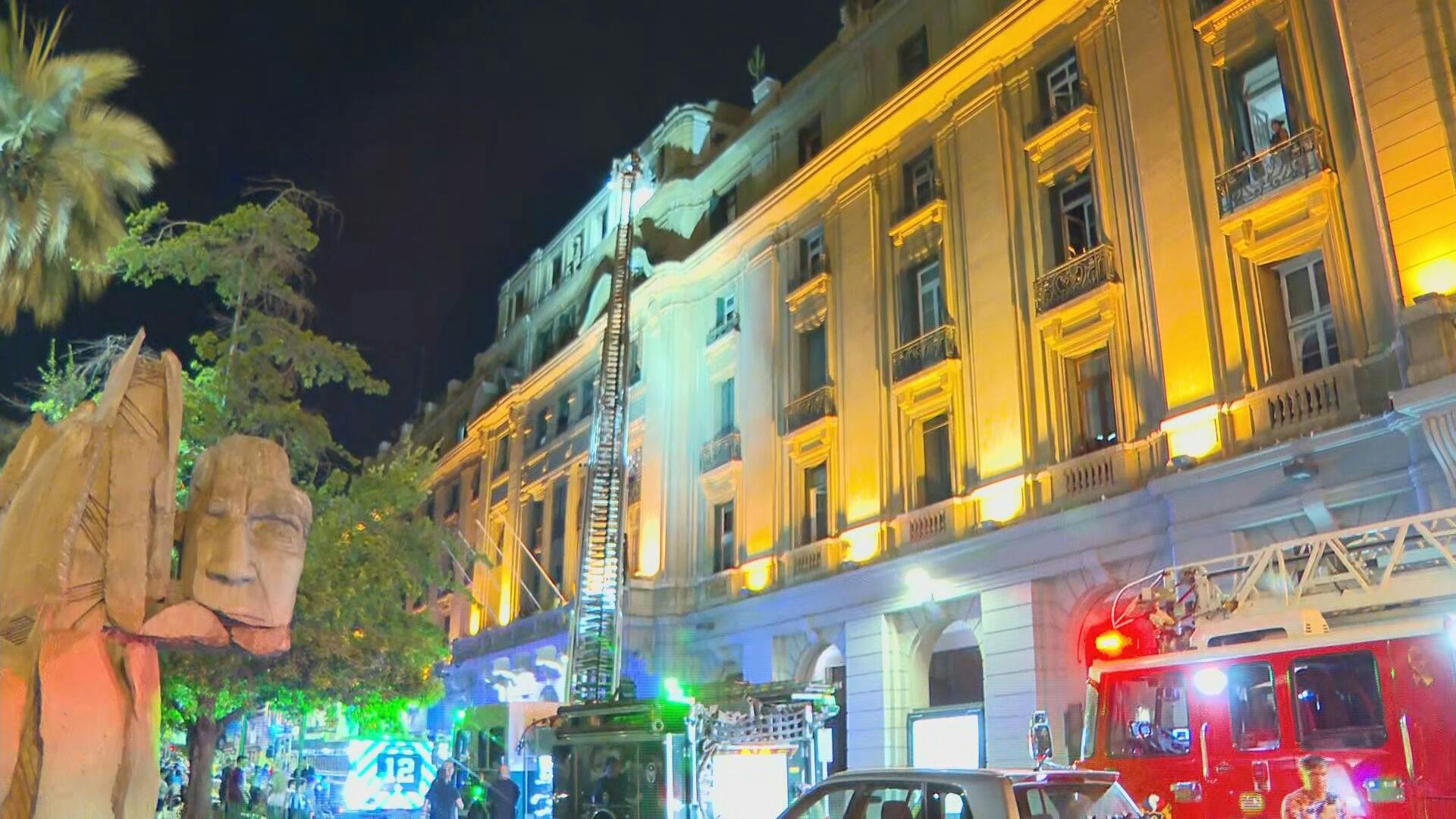 Incendio se registra en departamento de Plaza de Armas: reportan un herido