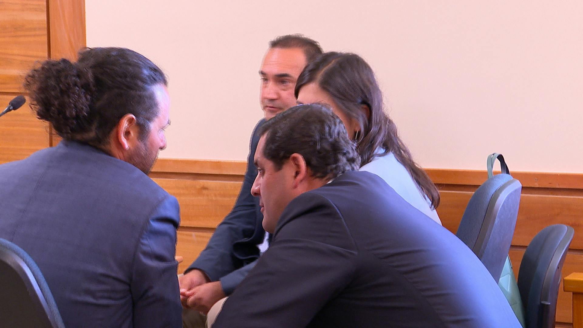 Mantienen arresto domiciliario nocturno para alcalde y funcionario