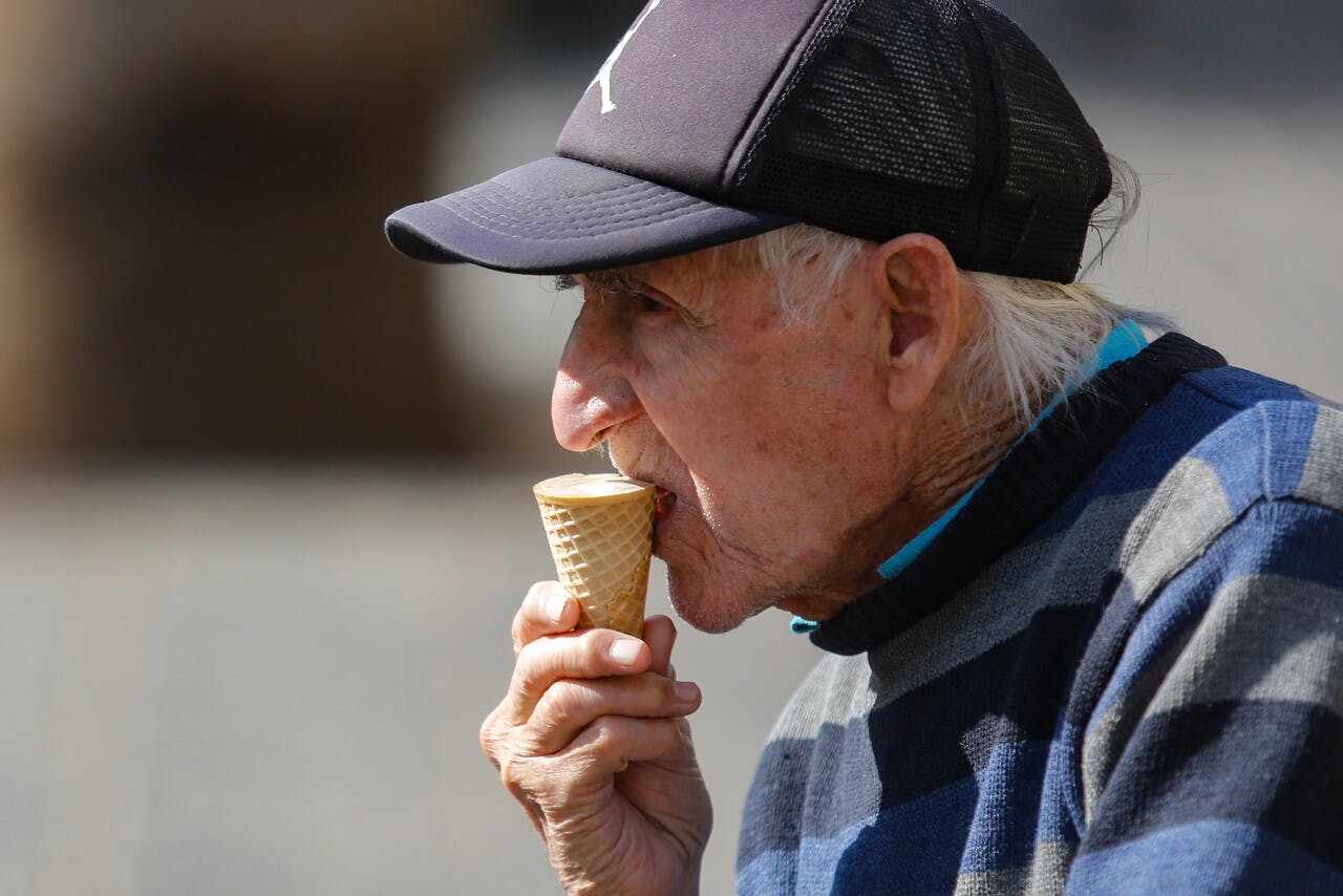 El cuidado de los adultos mayores ante las extremas altas temperaturas 