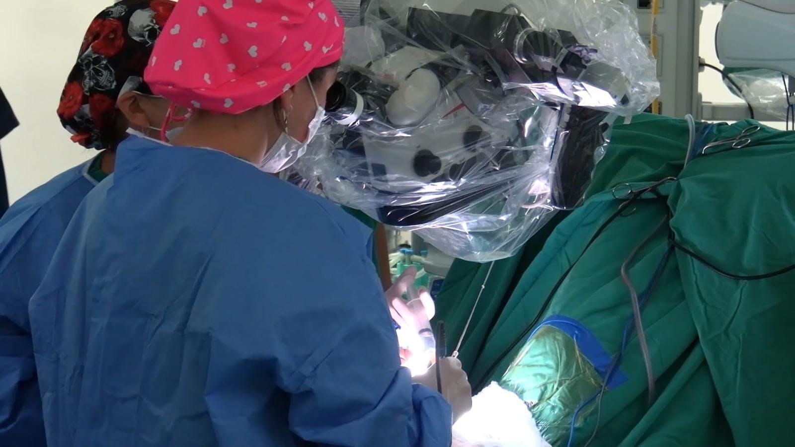 Realizan exitosa neurocirugía en hospital regional