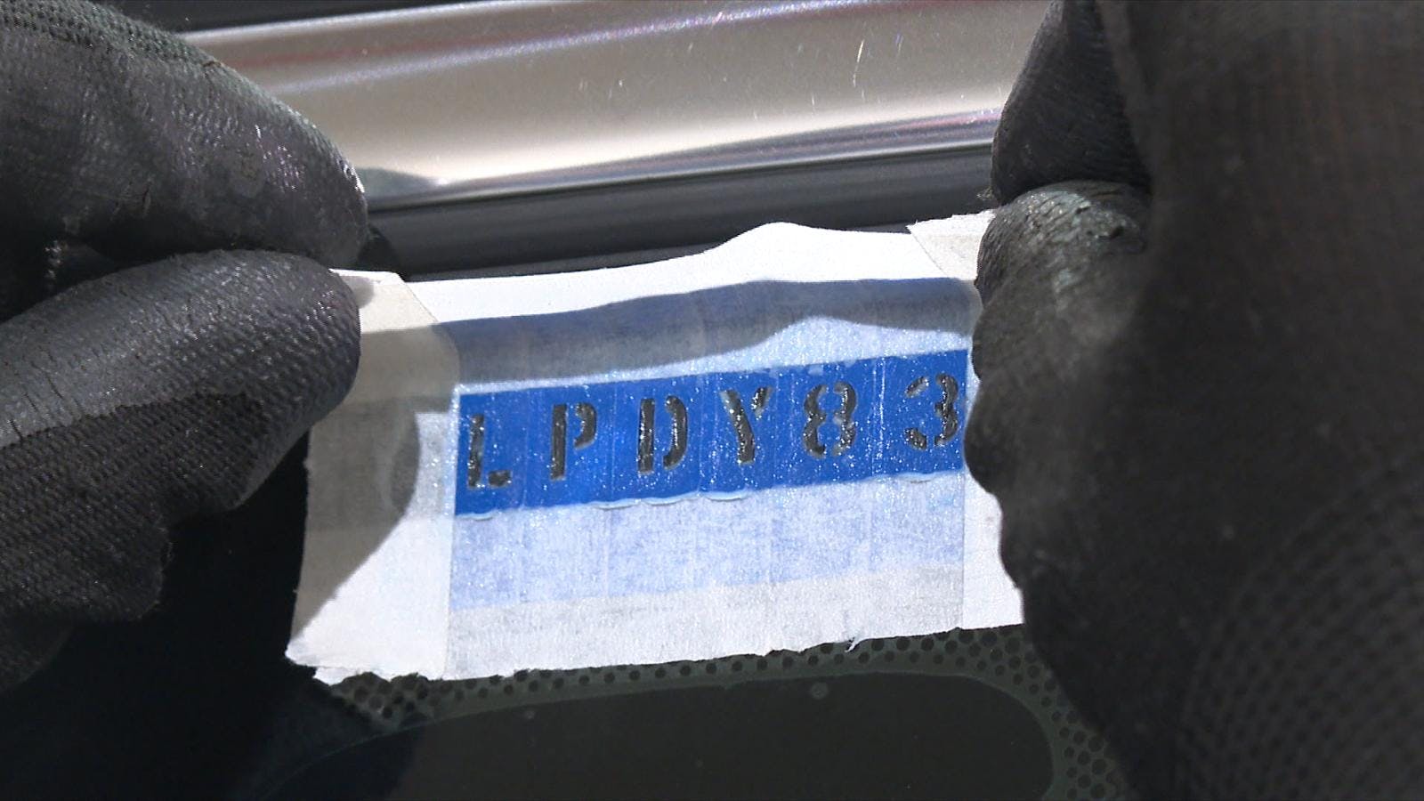 En dos meses más automóviles deberán contar con el grabado de patentes en vidrios y espejos