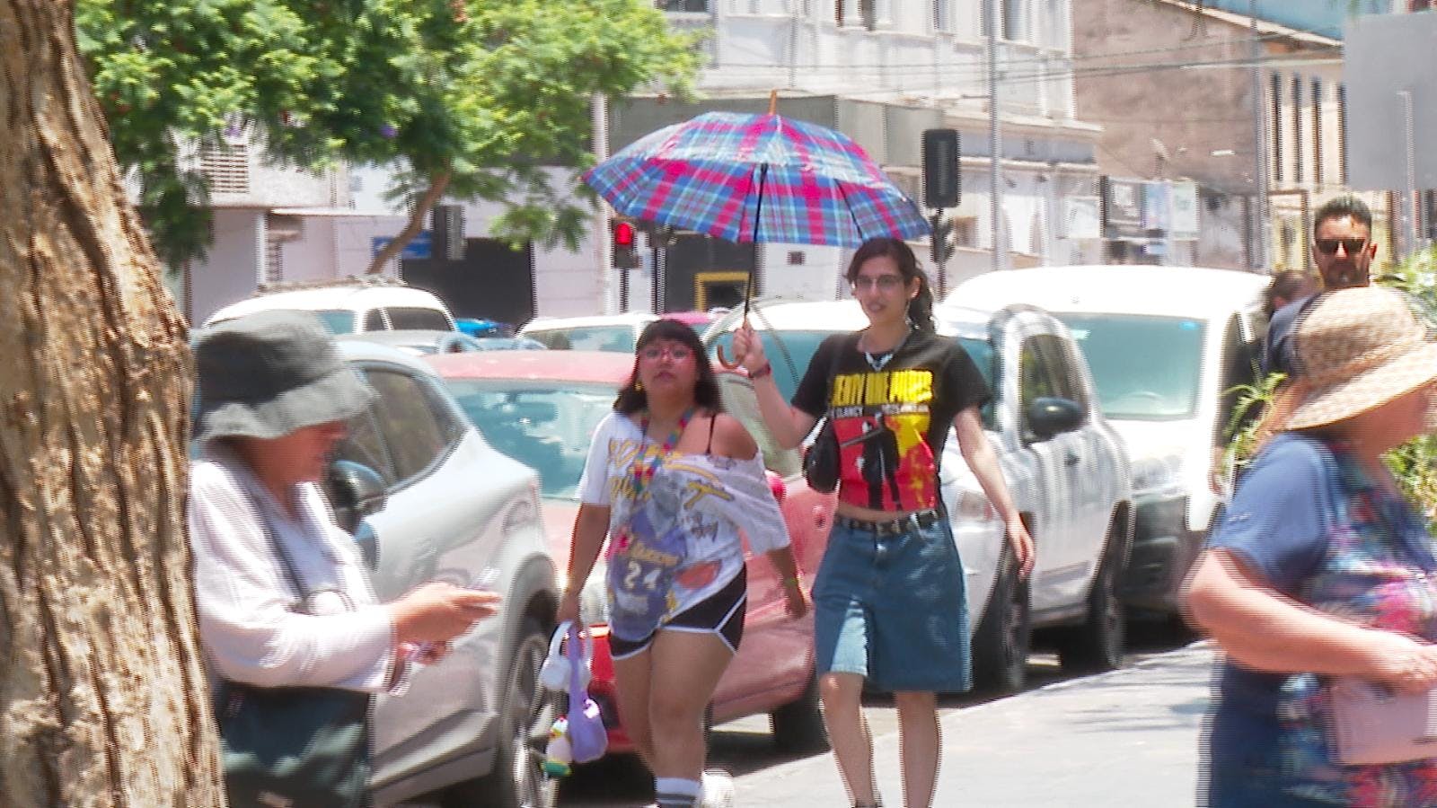 Meteorología mantiene vigente aviso por altas temperaturas en la zona interior