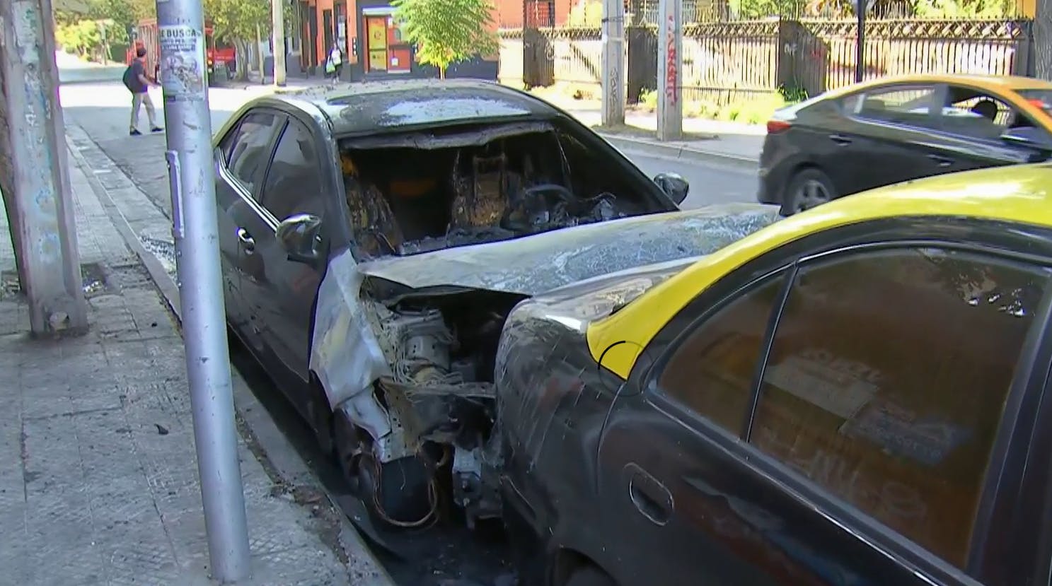 ¡¿Otra vez?!: Misterio total en Recoleta por dos vehículos quemados 