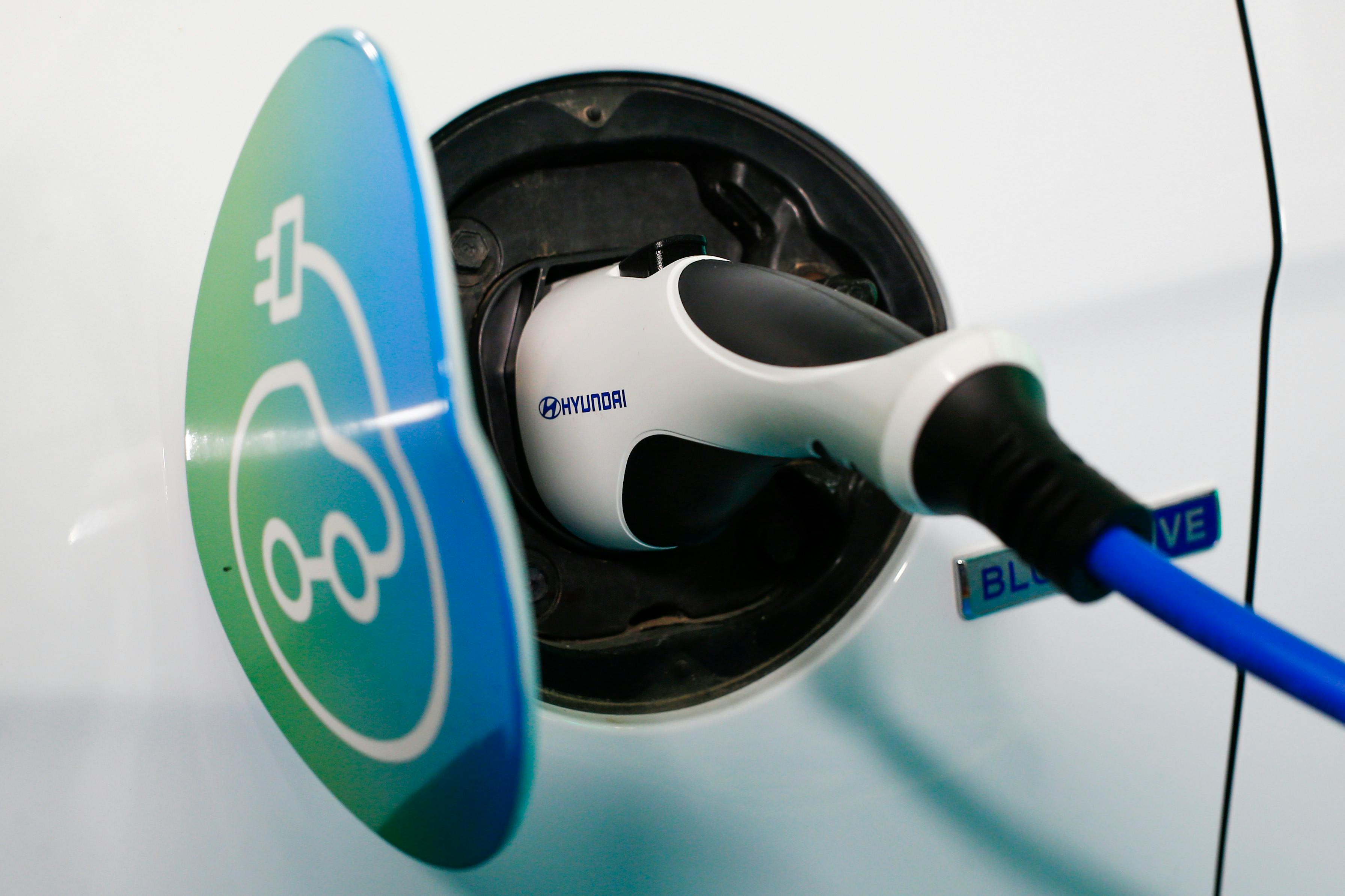 Autos eléctricos deberán pagar permiso de circulación este 2025