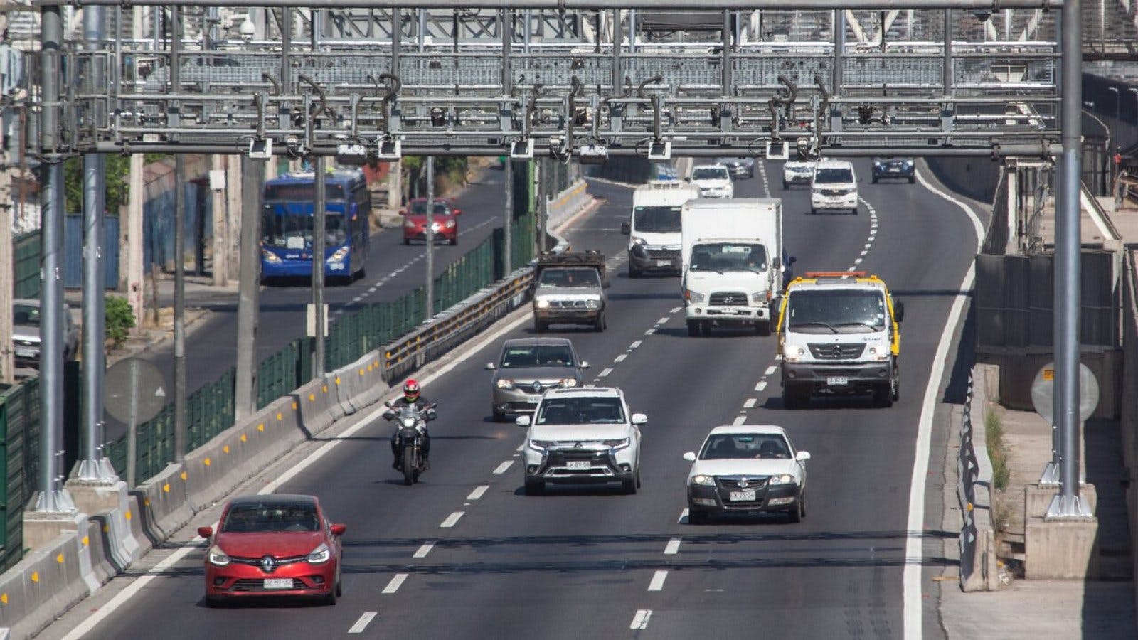 ¿Qué queda para uno?: Revelan nombres de parlamentarios con millonarias deudas en autopistas