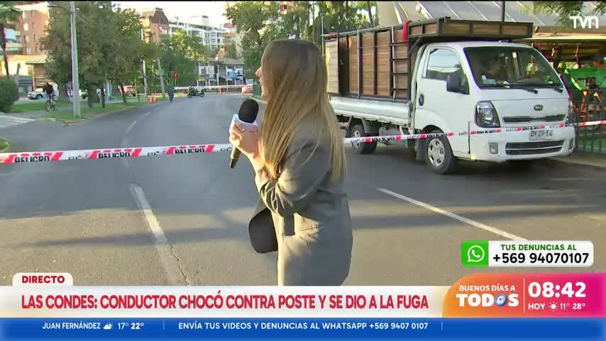 Vecinos de Las Condes aburridos por constantes choques: Conductor impacta poste y se dio a la fuga 