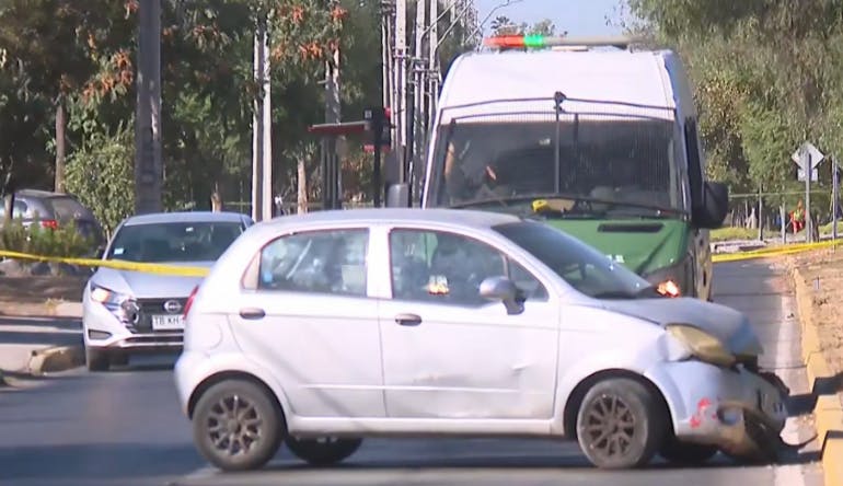 Mujer evade fiscalización y atropella a Carabineros en San Bernardo