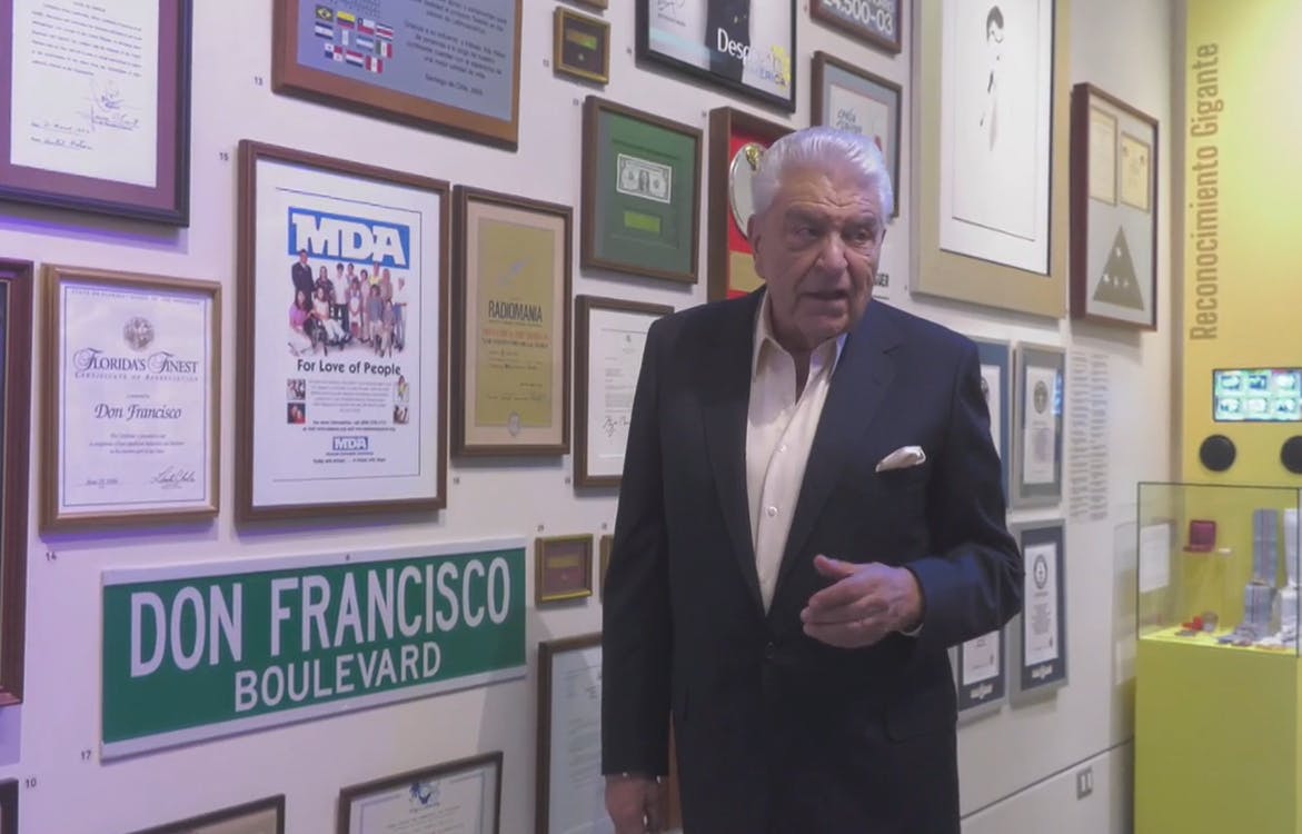 Don Francisco nos invita a "Sala Estudio Gigante" 
