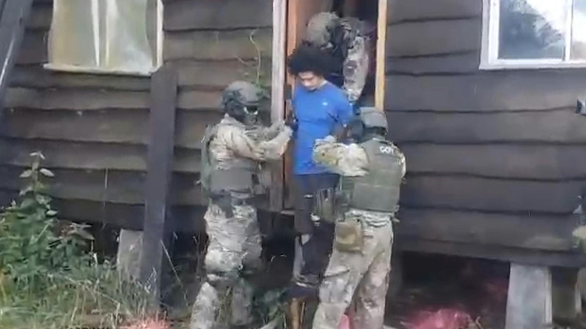 Suman homicidio de pololo de hermana y robo de camioneta a cargos contra autor de crimen de carabineros