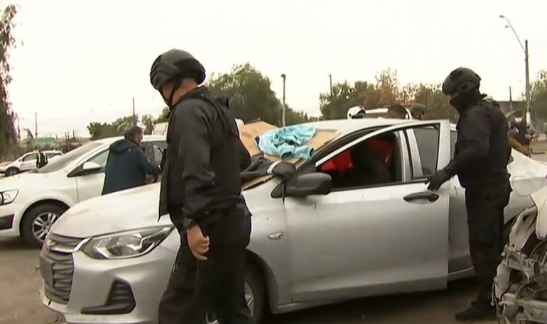 Autos abandonados eran el refugio para delincuentes, venta de droga y prostitución en Lo Espejo 