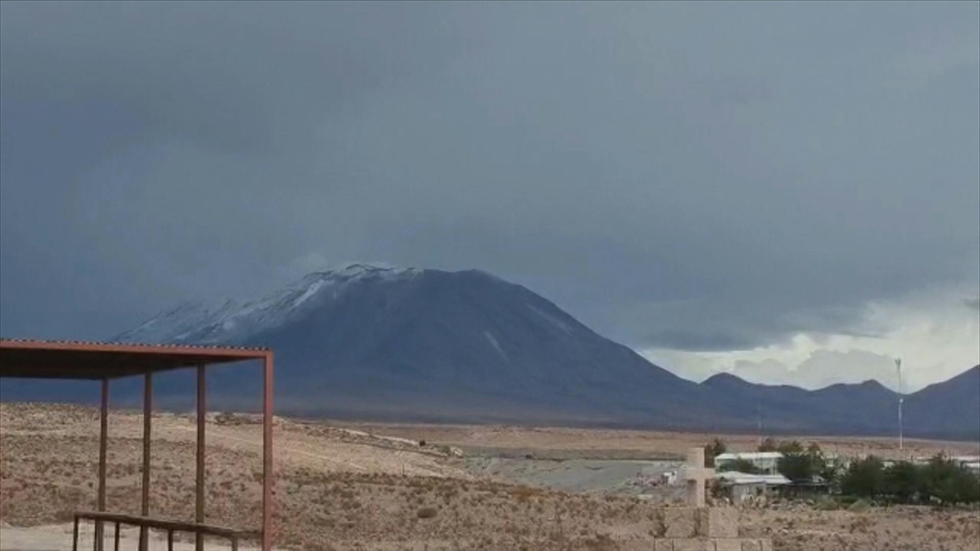 Volcán Láscar se encuentra en alerta técnica amarilla