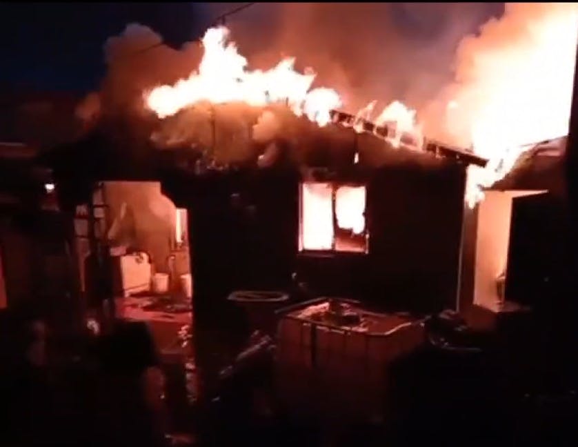 Incendio en campamento "El Esfuerzo" de Cerrillos: reportan fallecidos