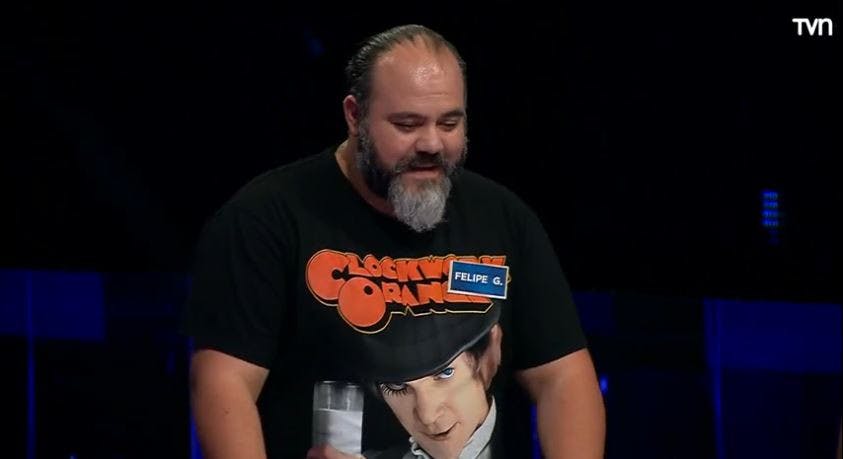 La emoción de participante al explicar el motivo de su polera