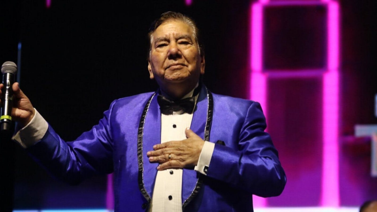 Comienza traslado de féretro del legendario cantante "Tommy Rey" hacia Teatro Caupolicán 