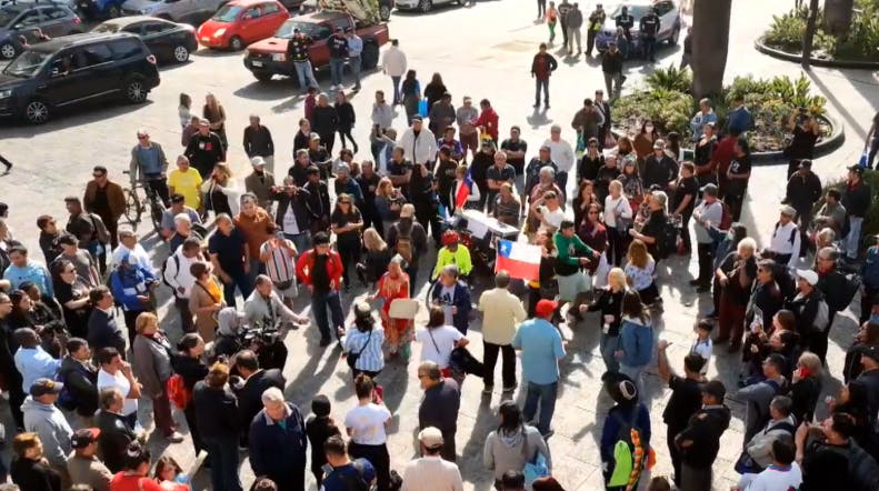 Con baile y cantando: La despedida popular a Tommy Rey en su funeral 