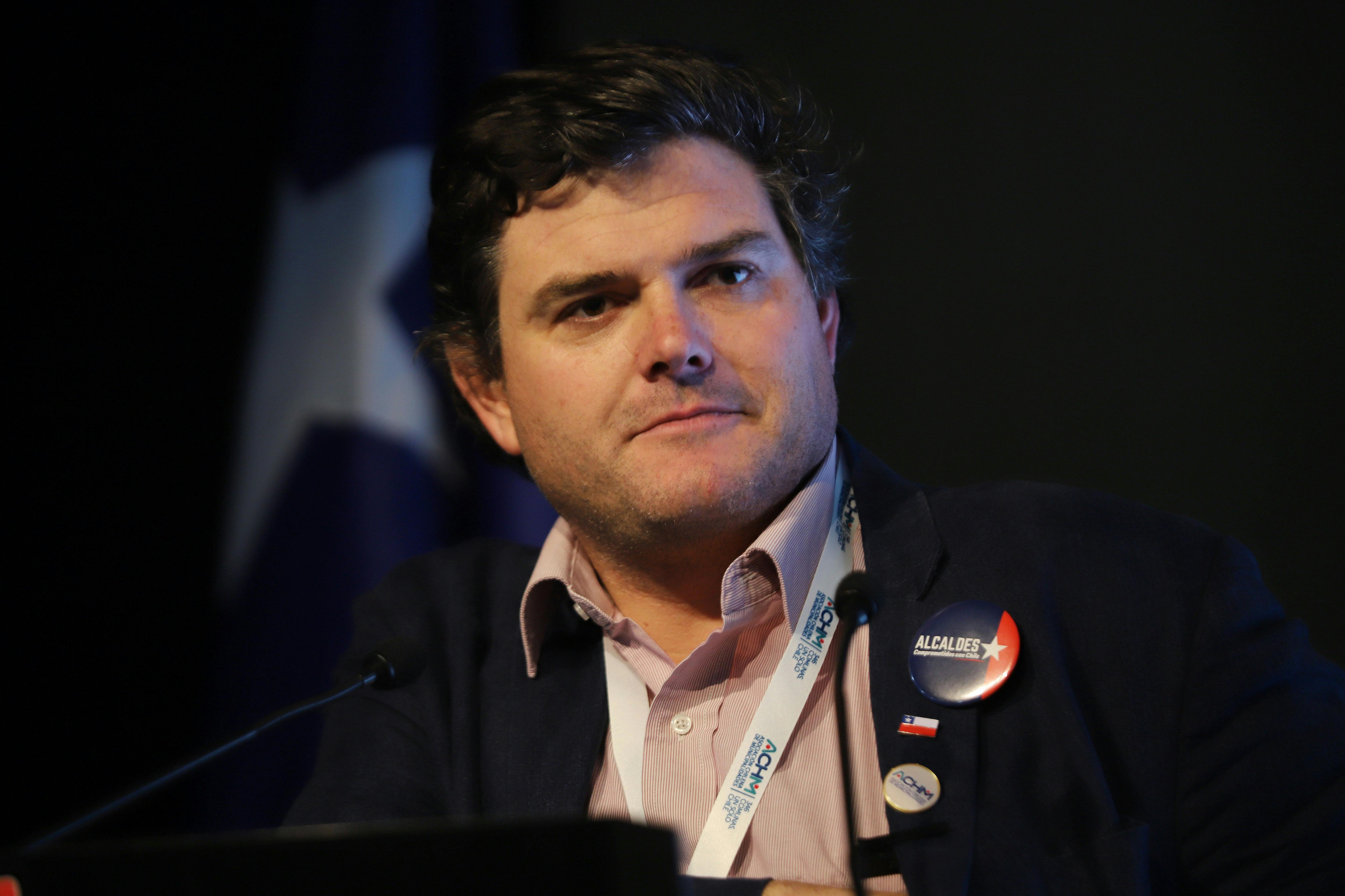 Edil de Zapallar se queda con presidencia de ACHM y bregará por "alcaldes con sentido de urgencia"