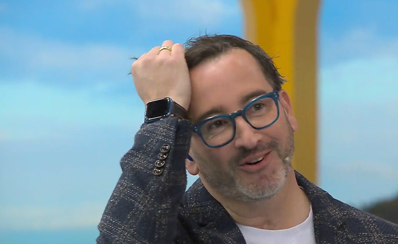 Eduardo, ¿Qué te hiciste en el pelo?