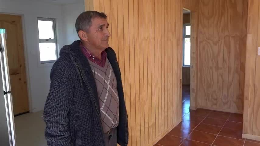 Entregan vivienda a hombre que pasó incendio dentro de horno de barro