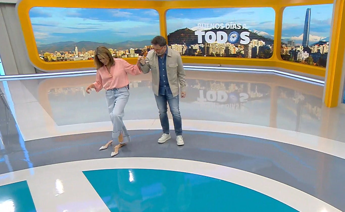 Nos sacamos hasta los zapatos para celebrar el cumpleaños de Miguel Bosé 