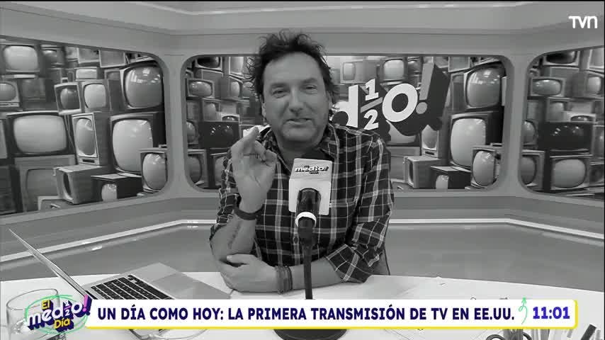 El Medio Día tuvo un particular inicio en blanco y negro