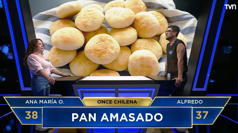 De completos a pan amasado: el peleado duelo de "once chilena"
