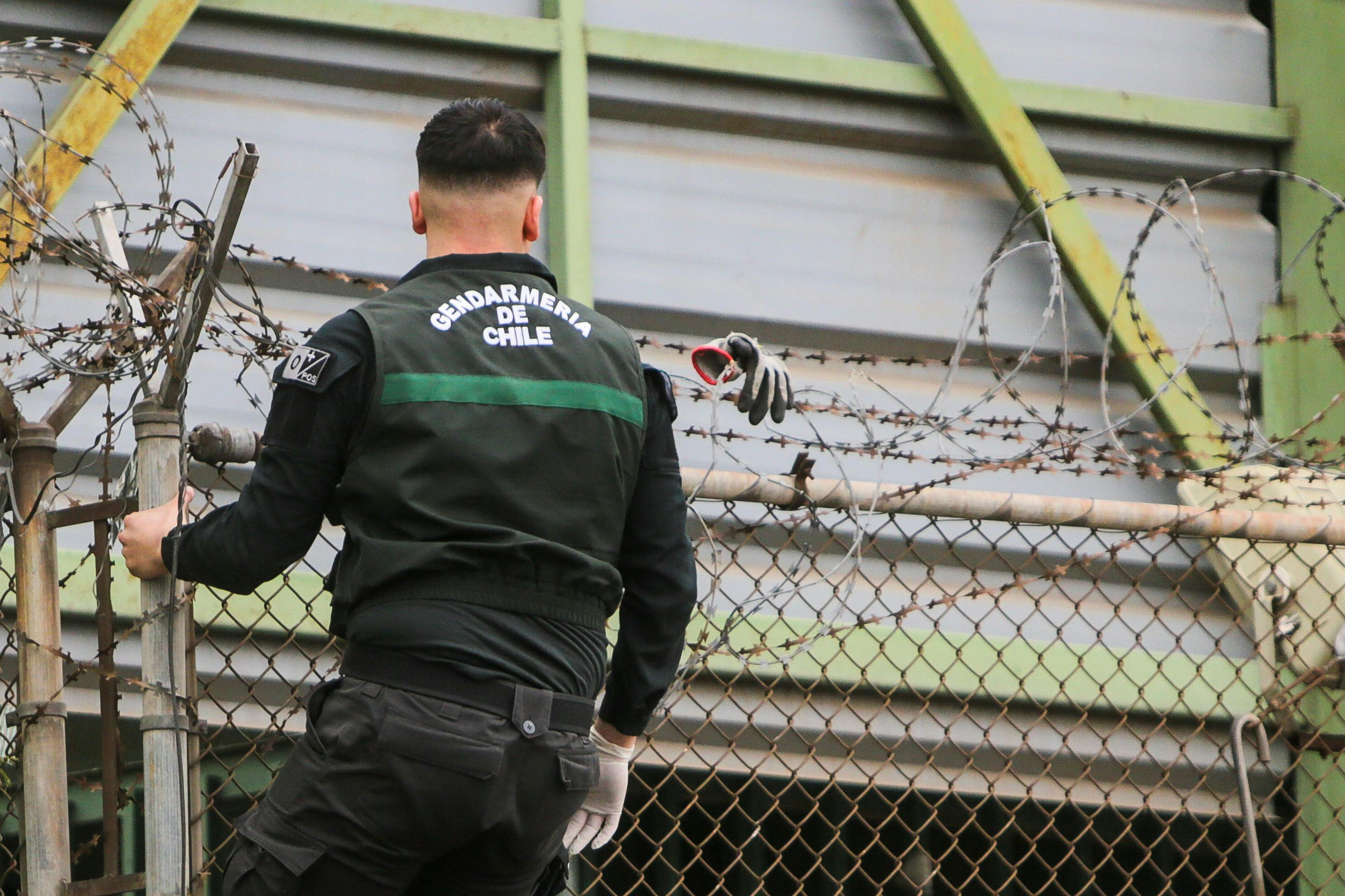 Amenazas contra Gendarmería: "Se debe avanzar hacia un régimen más estricto"