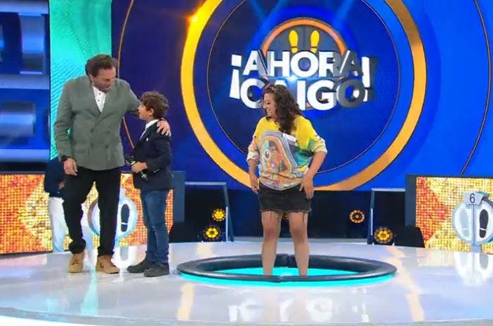 "Te veo elegante": Look de niño se roba las miradas en ¡Ahora Caigo!
