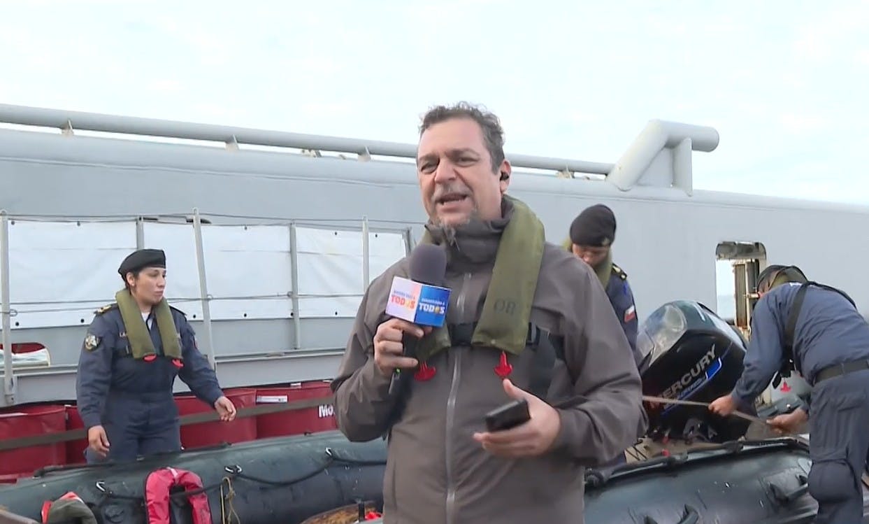 Exclusivo: Intensa búsqueda de embarcación Bruma desde el buque Janequeo