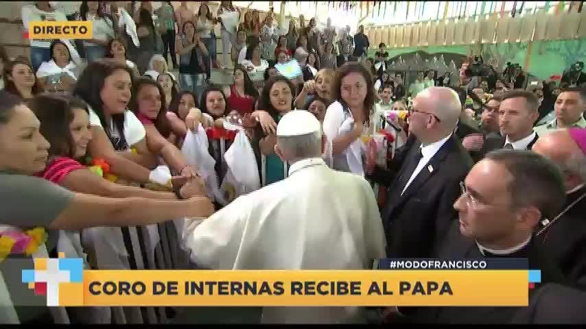 Papa Francisco visita cárcel de mujeres 