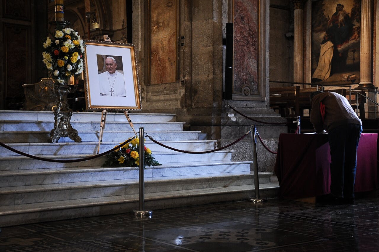 Fieles despiden al Papa Francisco en la Catedral de Santiago: "Fuimos bendecidos por su visita"