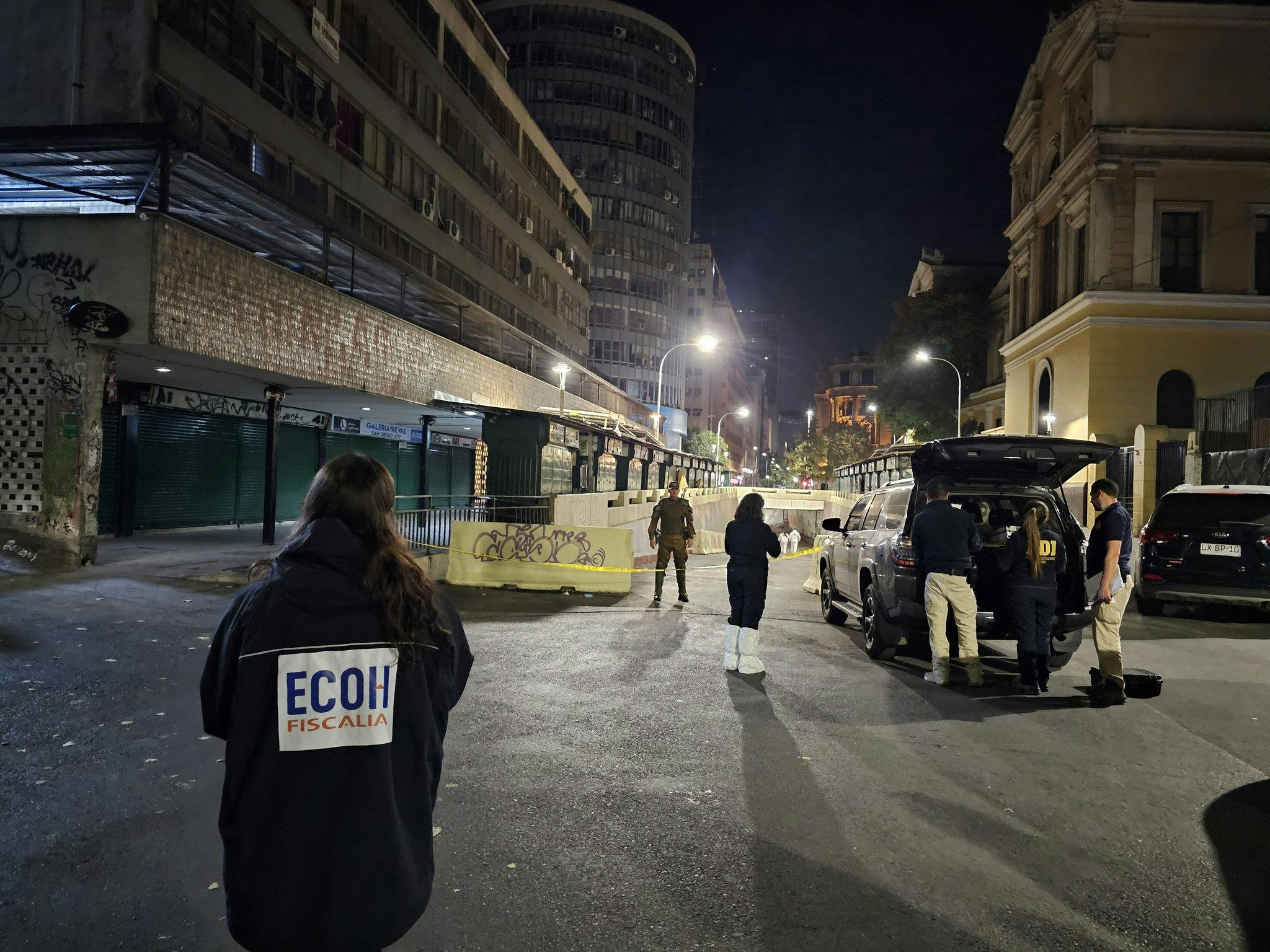 Sujetos en scooter balean a dos hombres en Santiago Centro: dispararon más de 15 veces