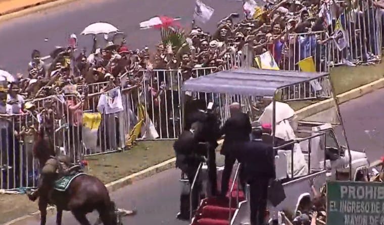El testimonio de carabinera asistida por Francisco: "Cuando él bajó, sentí la tranquilidad" 