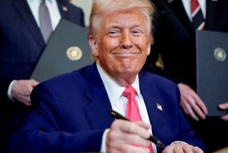"Me gustaría ser Papa": La hilarante idea de Donald Trump 
