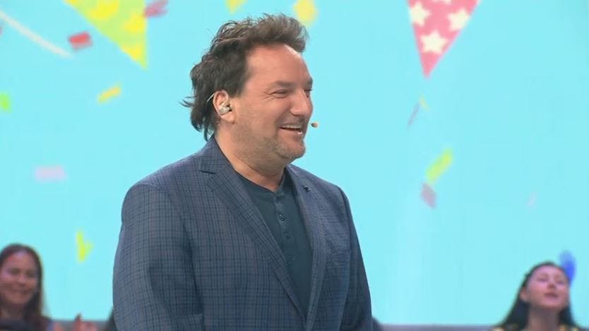 ¡Se lo merece! Daniel recibe hermosa sorpresa por su cumpleaños