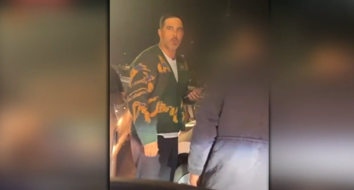 "Oye burro...bájate": Claudio Bravo encaró a conductor que lo chocó en San Bernardo 