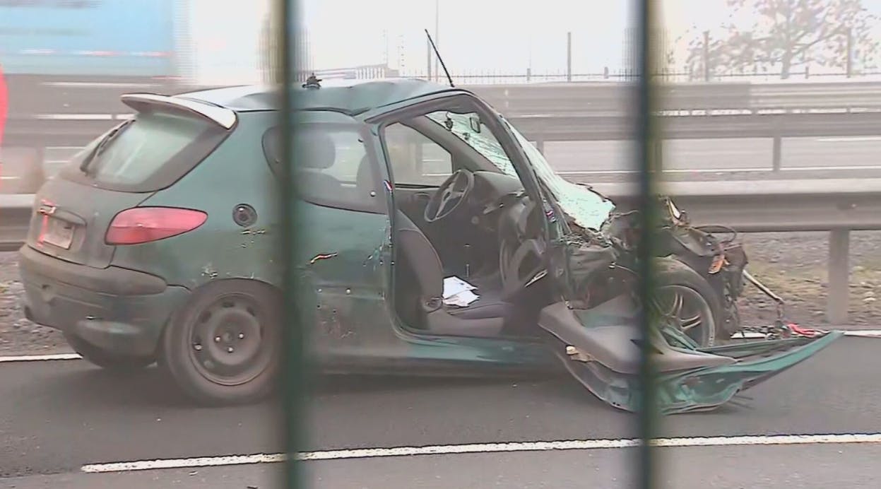 Vehículo queda destrozado en choque múltiple en autopista Vespucio Sur 