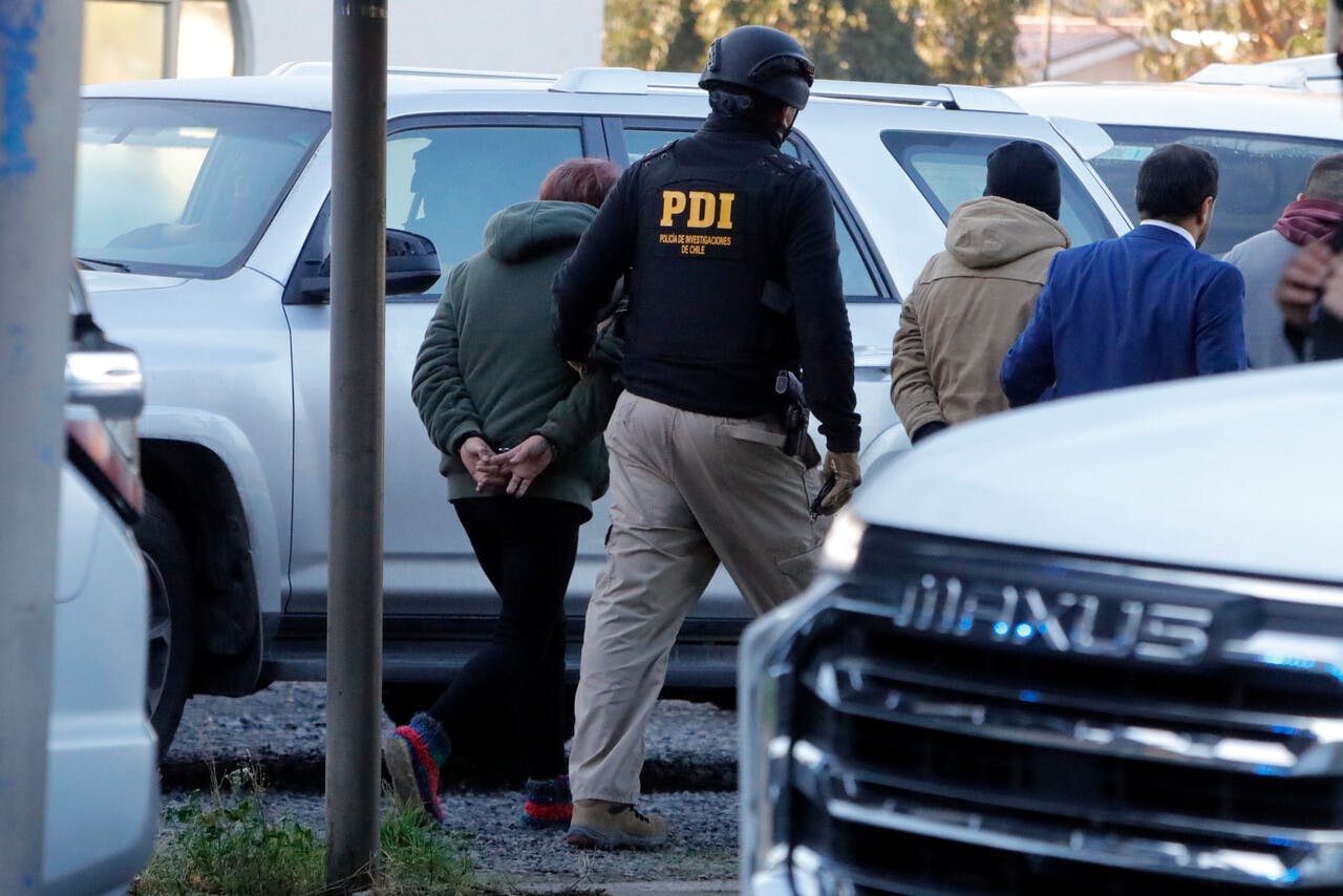Una lata de bebida y zapatillas de lujo: Los errores que lograron la detención de los imputados por asesinatos en Graneros