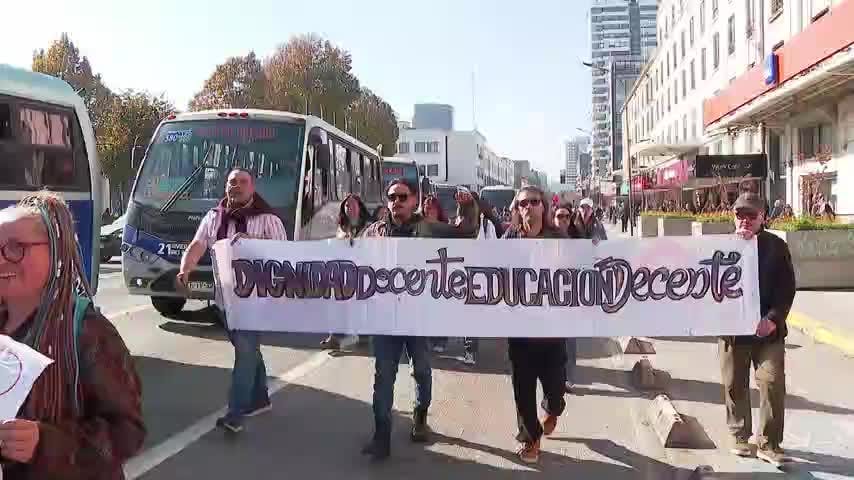 Dos mil docentes marcharon en Concepción por el Paro Nacional
