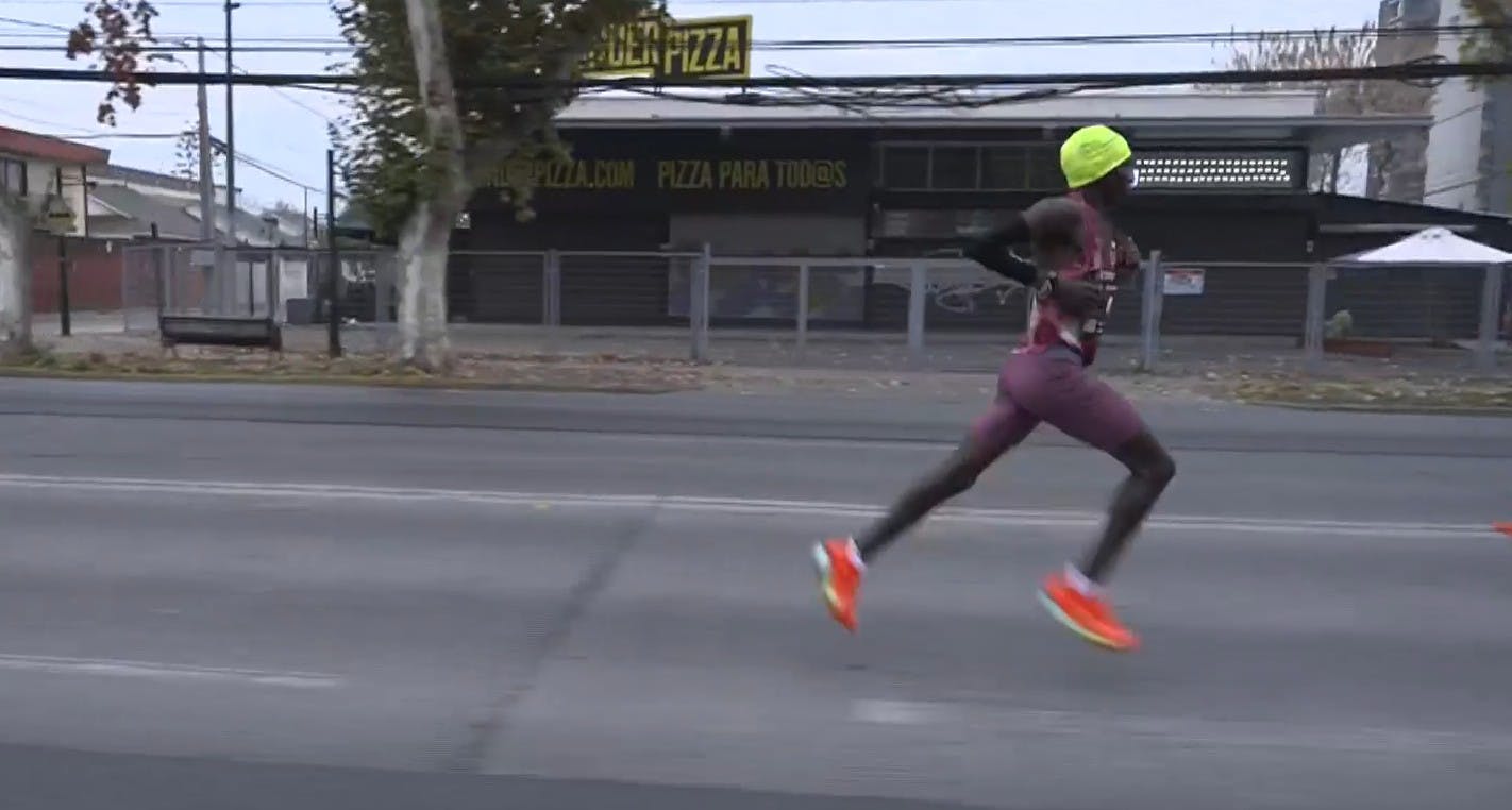 Simón Oliveros sigue la pista de los líderes de los 42K
