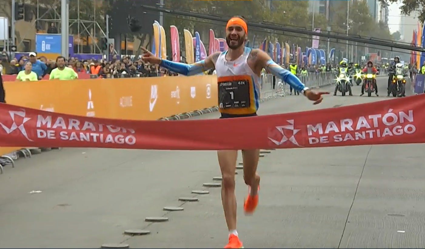 ¡Gigante! Carlos Díaz se corona ganador de los 42K en el Maratón de Santiago