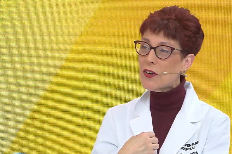 "Quedé impactada": Doctora Herrera relata su experiencia al visitar fábrica china de vacunas 