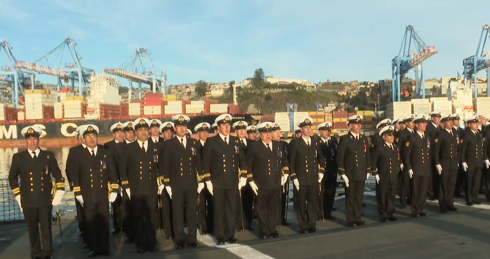 "Brazas a Ceñir": Escucha el vibrante Himno de la Armada de Chile sobre la fragata Almirante Cochrane 